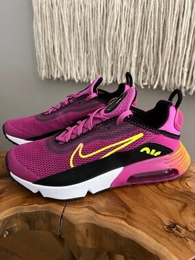 Nike Airmax size 5.5 Youth, comfortably fits a women size 7 EU 38